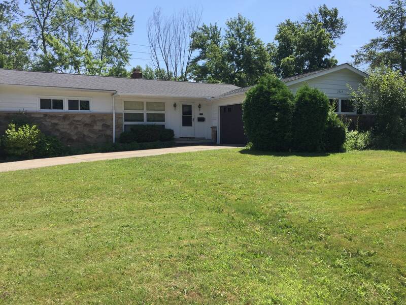 HOUSE FOR RENT 2527 South Green Road, Beachwood Ohio.